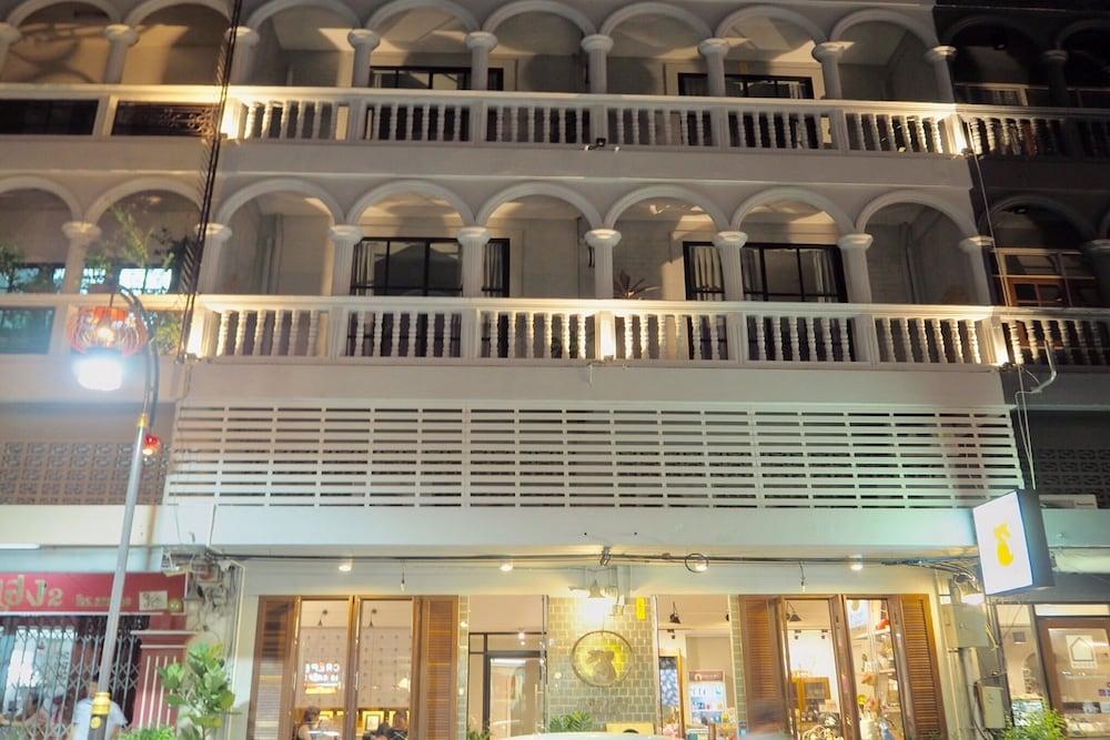 Oyo 300 Karnvela Hotel Phuket Esterno foto